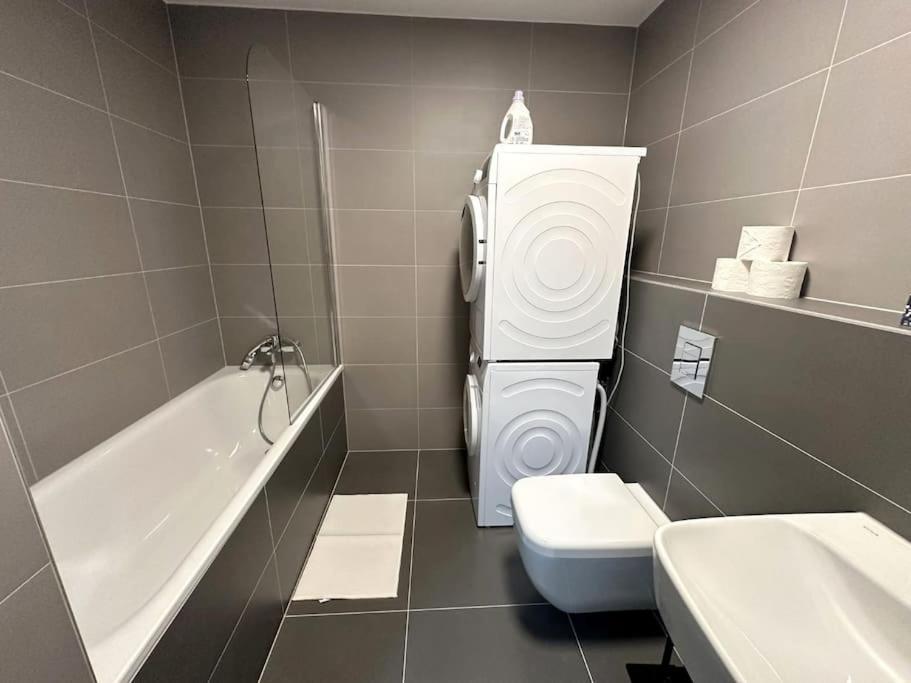 New Apartment Near Tipos Arena, Free Parking, Danubius One Building Bratislava Dış mekan fotoğraf