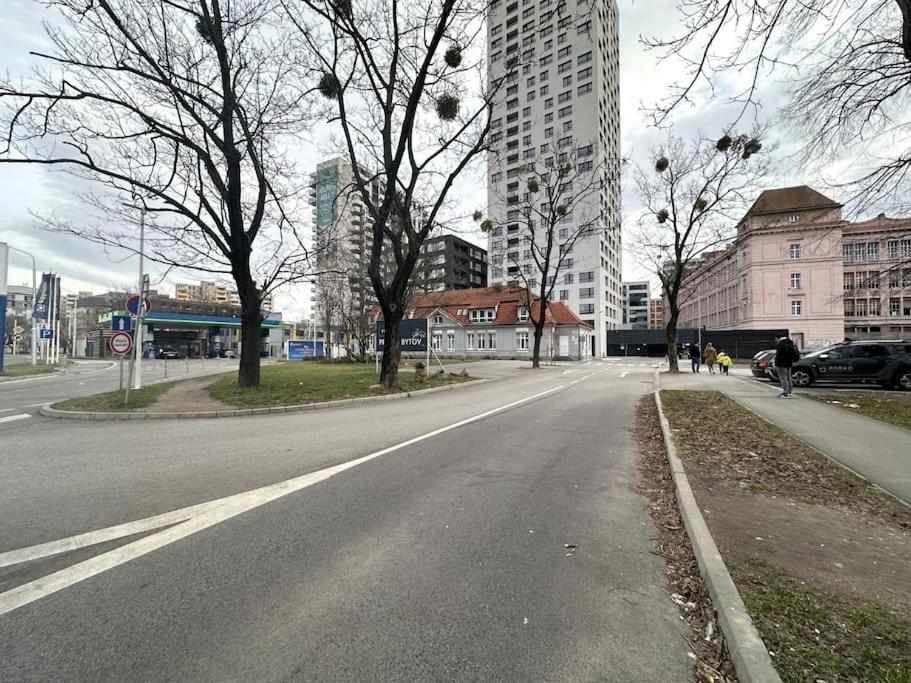 New Apartment Near Tipos Arena, Free Parking, Danubius One Building Bratislava Dış mekan fotoğraf